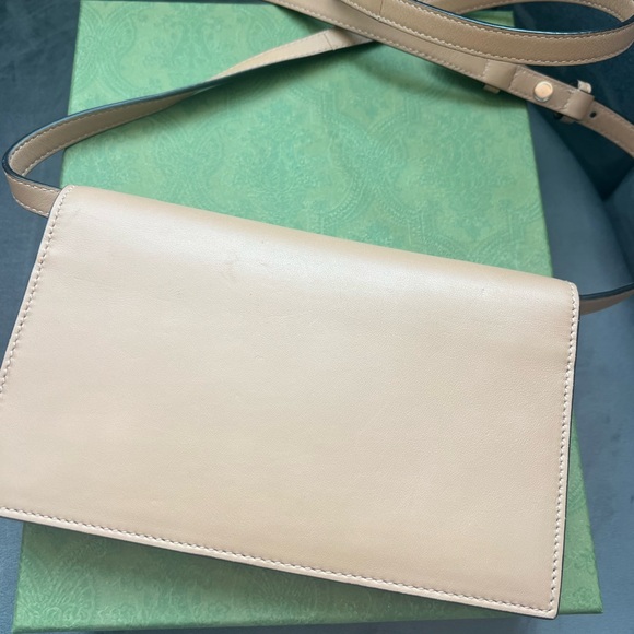 Sold. Gucci Icon Camelia wallet on chain - Picture 6 of 16